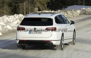 Volkswagen Passat Variant 2024 - Foto spia 16-03-2023 - 16