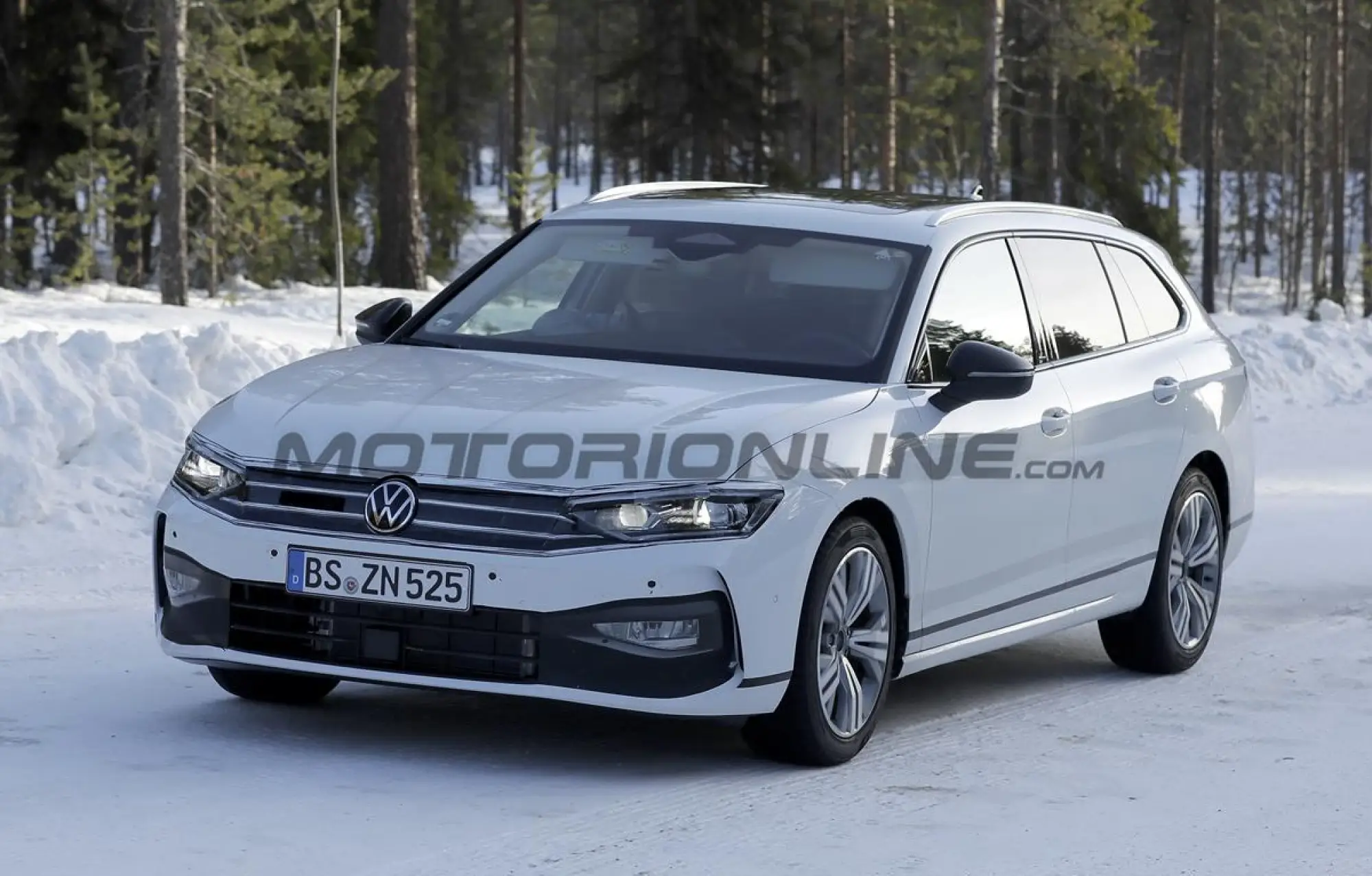 Volkswagen Passat Variant 2024 - Foto spia 16-03-2023 - 13