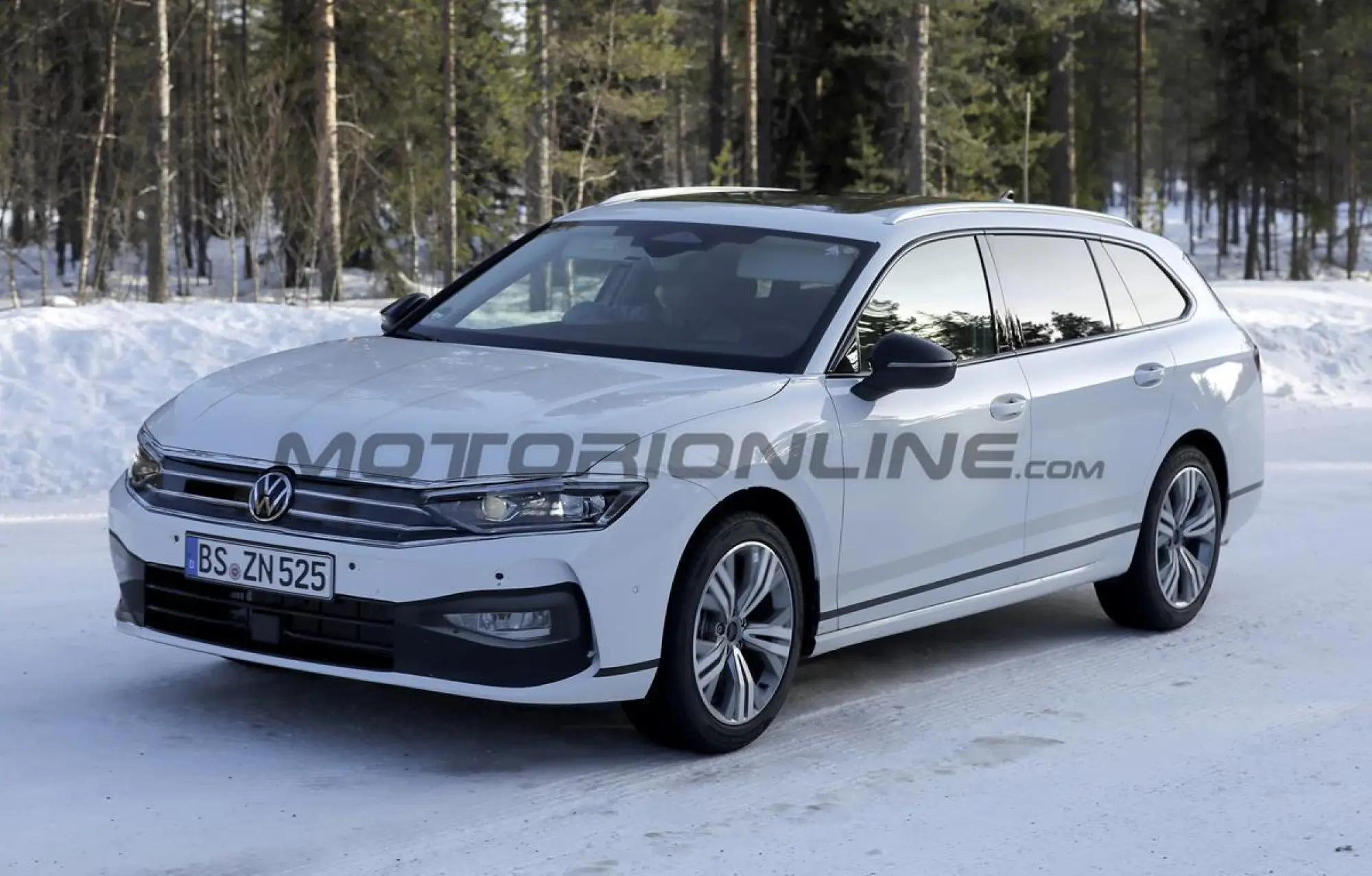 Volkswagen Passat Variant 2024 - Foto spia 16-03-2023 - 14