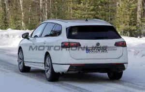 Volkswagen Passat Variant 2024 - Foto spia 16-03-2023 - 18