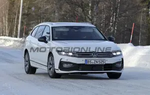 Volkswagen Passat Variant 2024 - Foto spia 16-03-2023 - 4