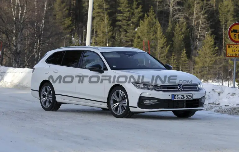 Volkswagen Passat Variant 2024 - Foto spia 16-03-2023 - 2