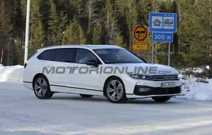 Volkswagen Passat Variant 2024 - Foto spia 16-03-2023 - 3