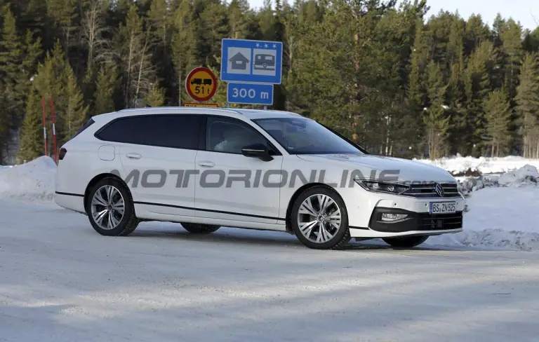 Volkswagen Passat Variant 2024 - Foto spia 16-03-2023 - 6