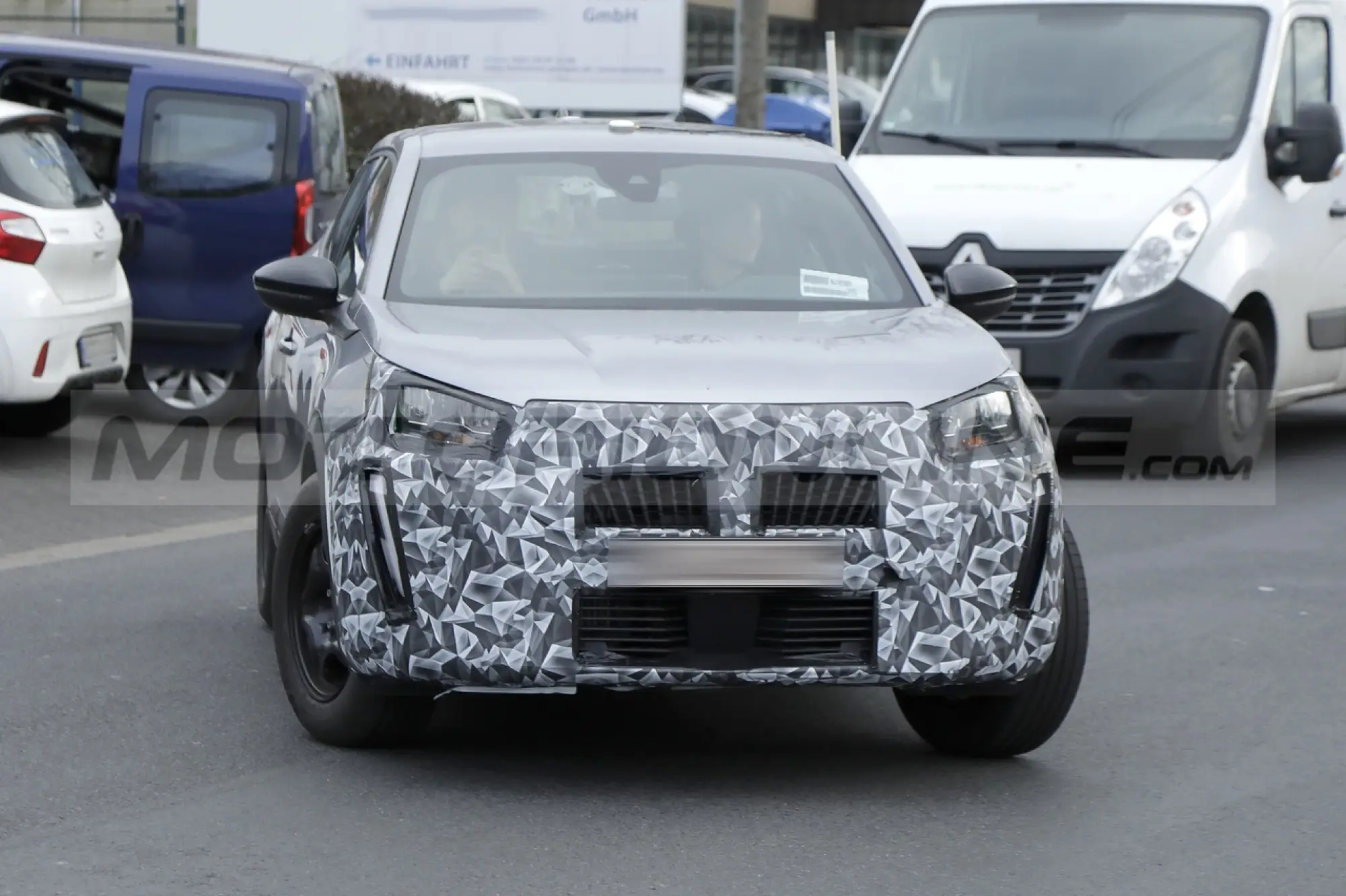 Peugeot 2008 2024 - Foto Spia 22-03-2023 - 5