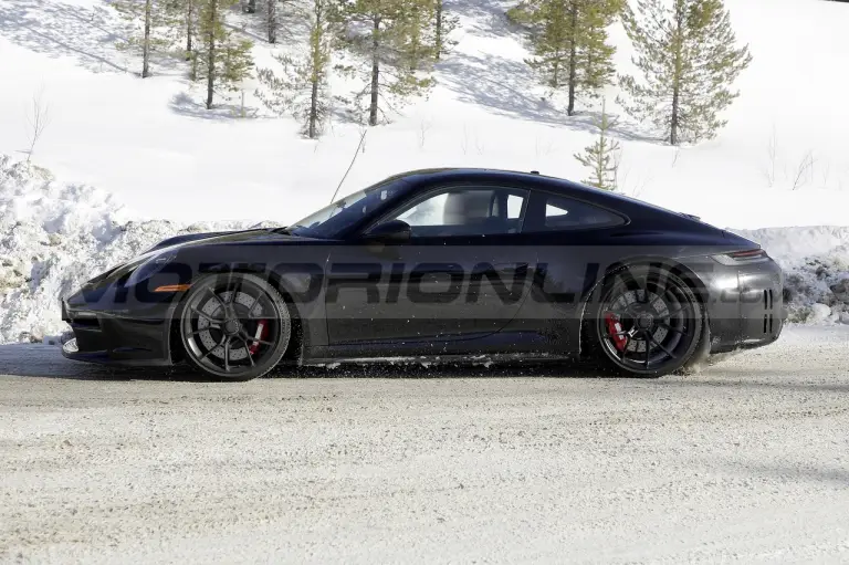 Porsche 911 GT3 restyling - Foto Spia 23-03-2023 - 22