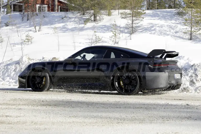 Porsche 911 GT3 restyling - Foto Spia 23-03-2023 - 7