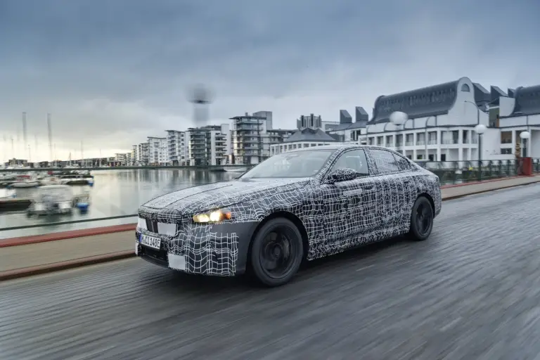 Nuova BMW i5 prototipi - Foto ufficiali - 11