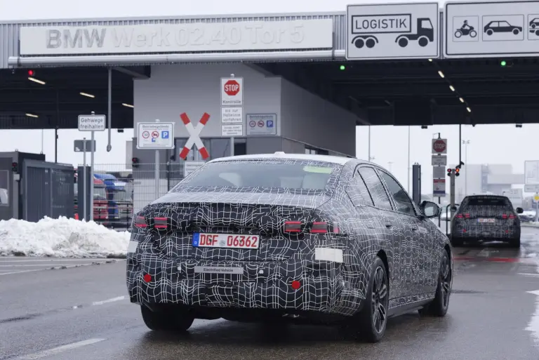 Nuova BMW i5 prototipi - Foto ufficiali - 76