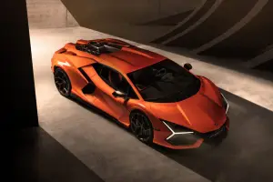 Lamborghini Revuelto