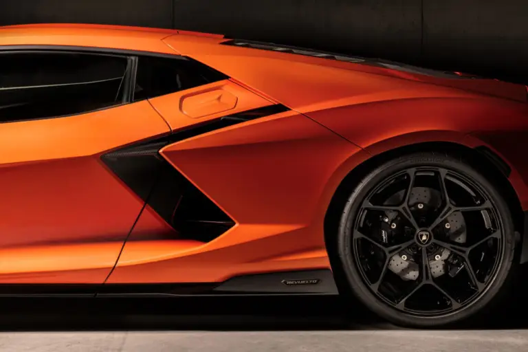 Lamborghini Revuelto - 41