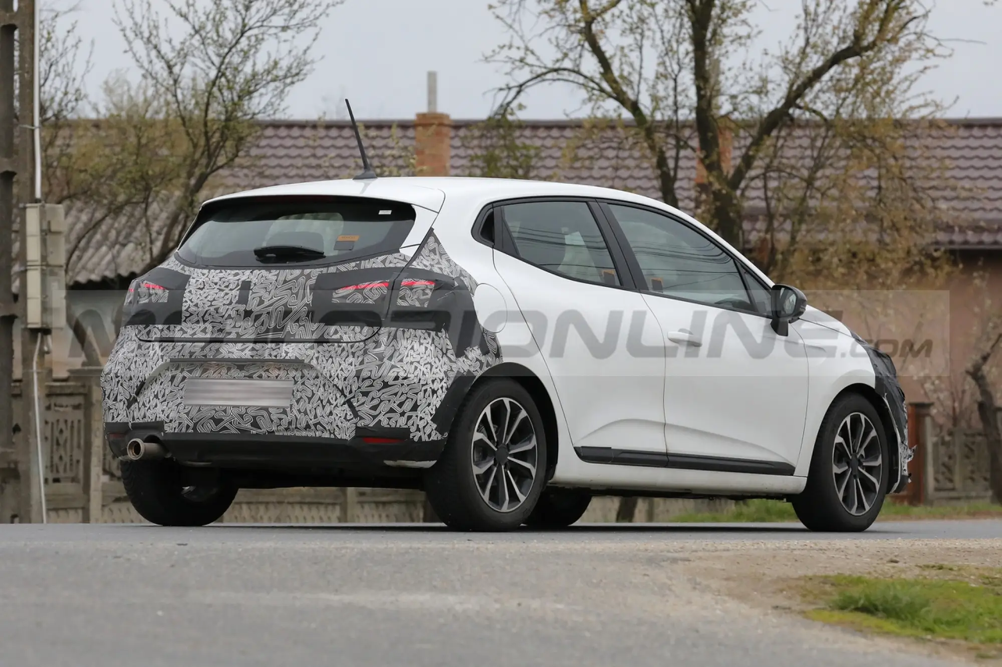 Renault Clio 2024 - Foto Spia 04-04-2023 - 11