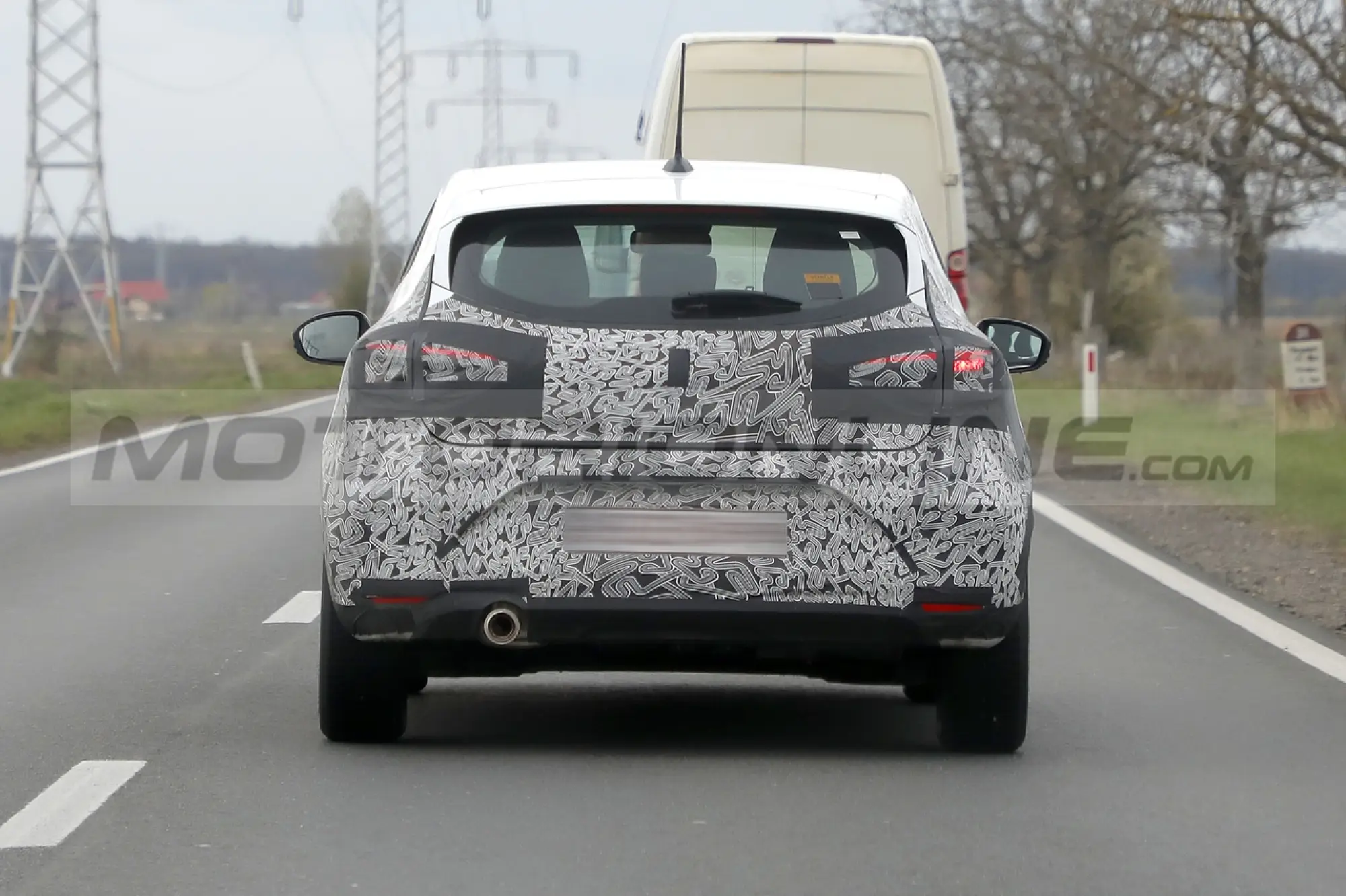 Renault Clio 2024 - Foto Spia 04-04-2023 - 13