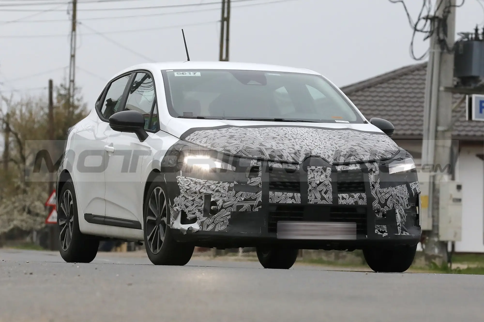 Renault Clio 2024 - Foto Spia 04-04-2023 - 3