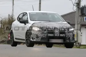 Renault Clio 2024 - Foto Spia 04-04-2023