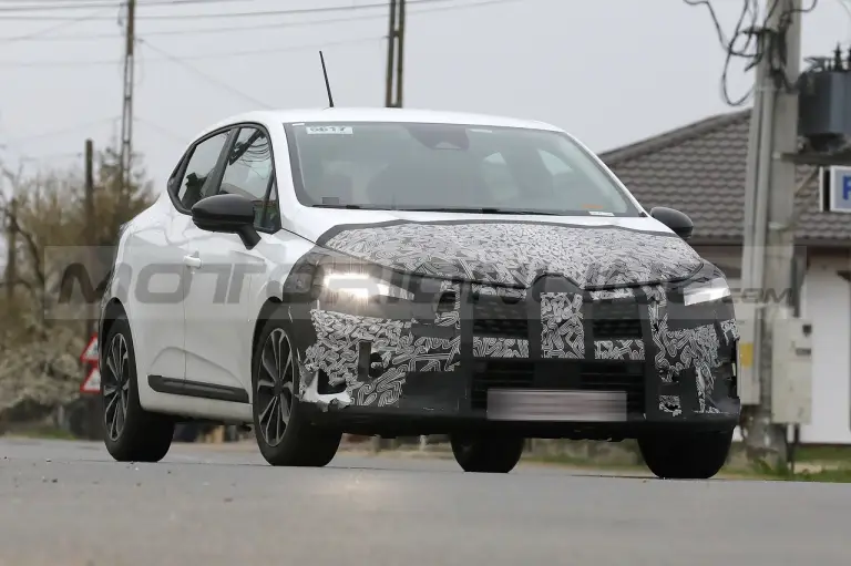 Renault Clio 2024 - Foto Spia 04-04-2023 - 3