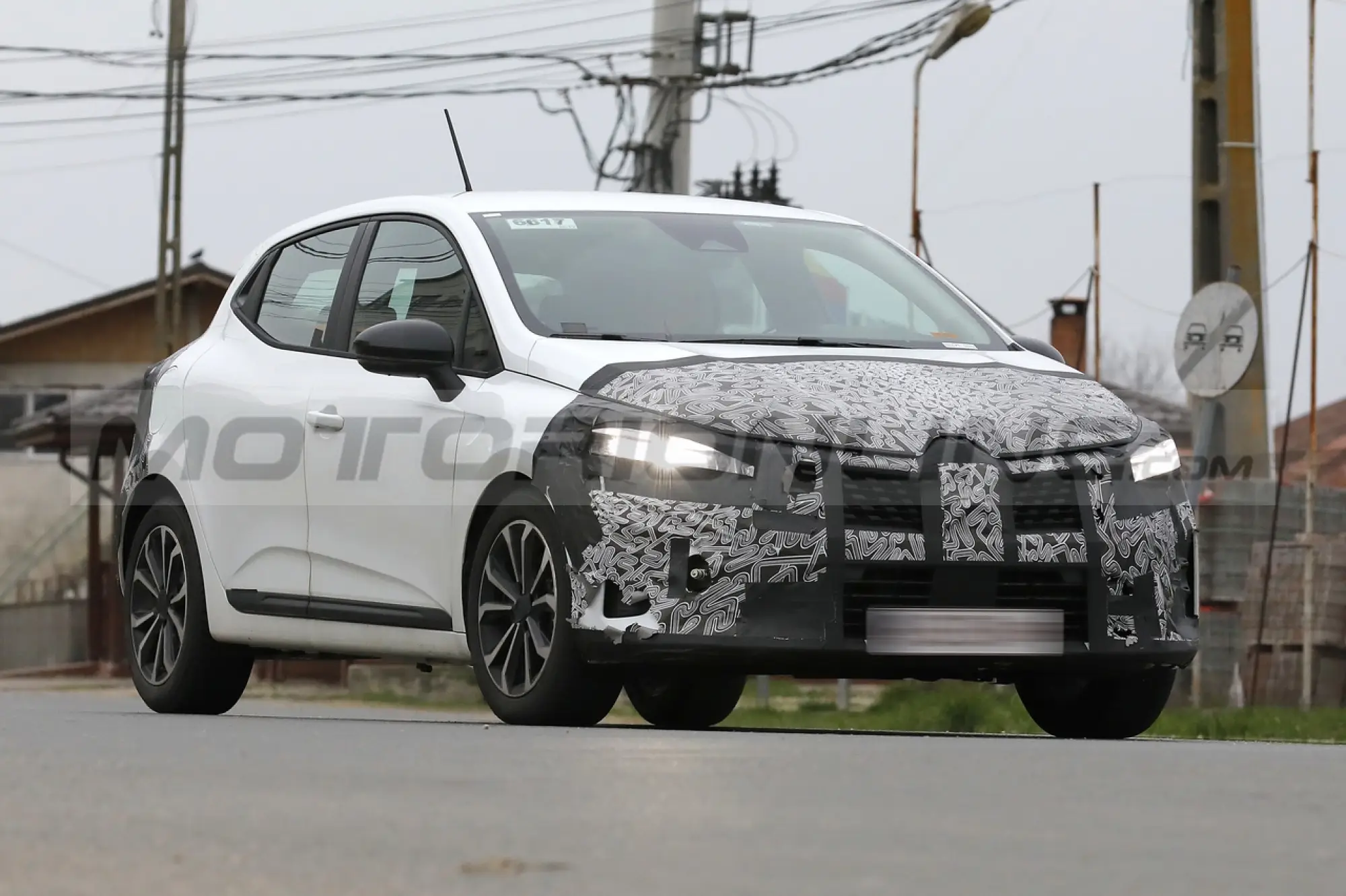 Renault Clio 2024 - Foto Spia 04-04-2023 - 14