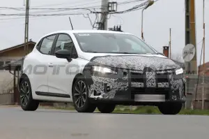 Renault Clio 2024 - Foto Spia 04-04-2023
