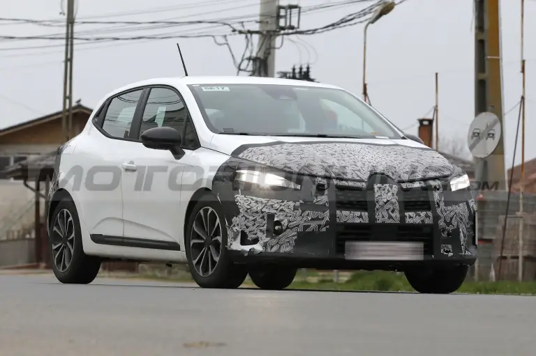Renault Clio 2024 - Foto Spia 04-04-2023 - 14