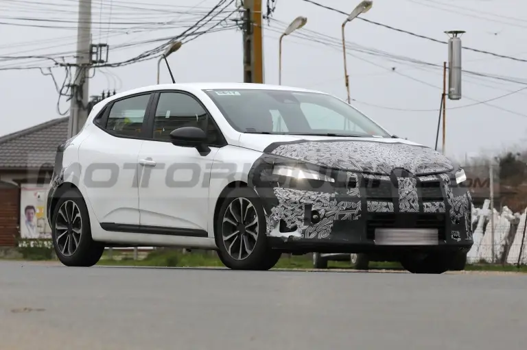 Renault Clio 2024 - Foto Spia 04-04-2023 - 2