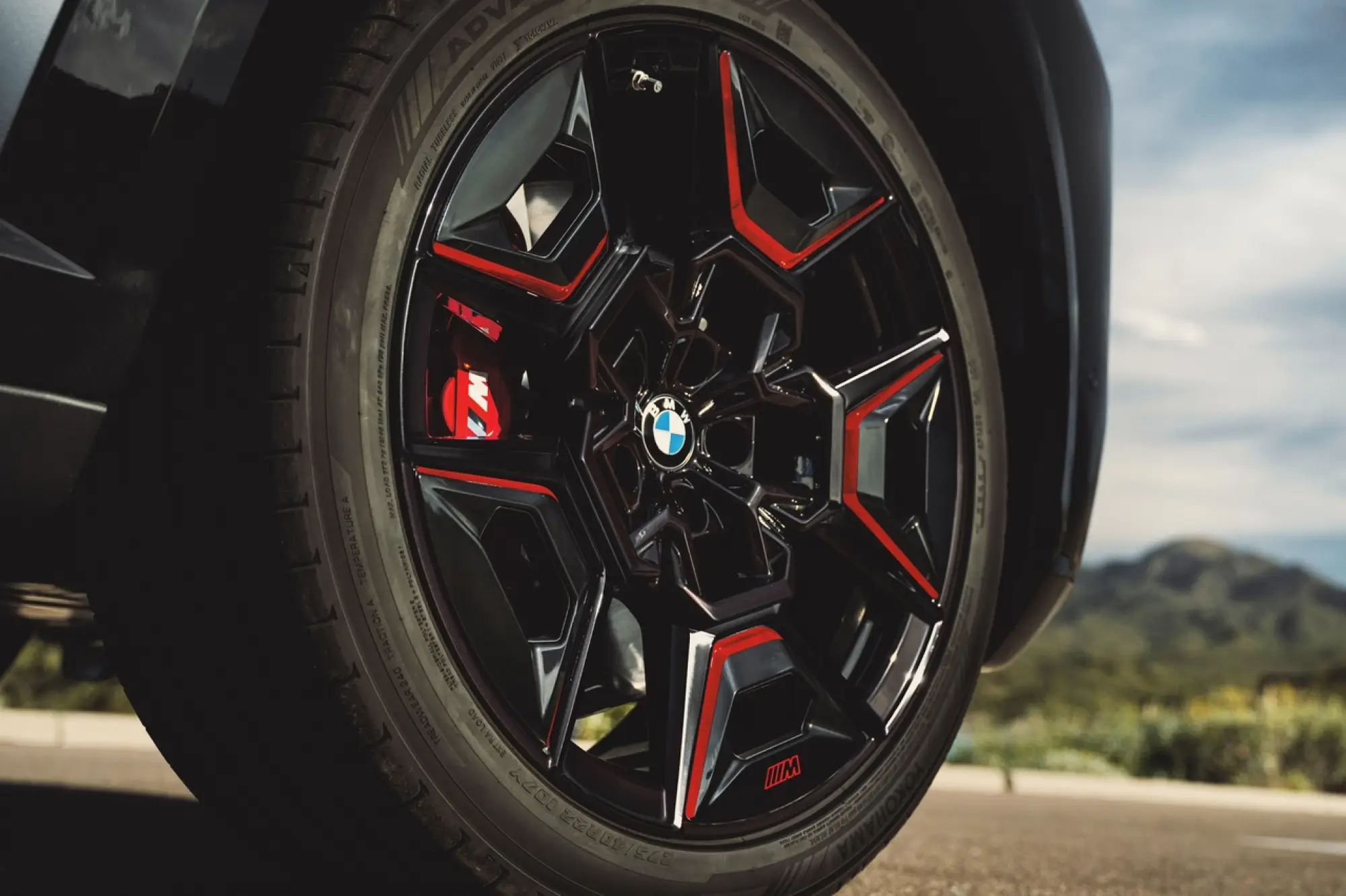 BMW XM Label Red - 15