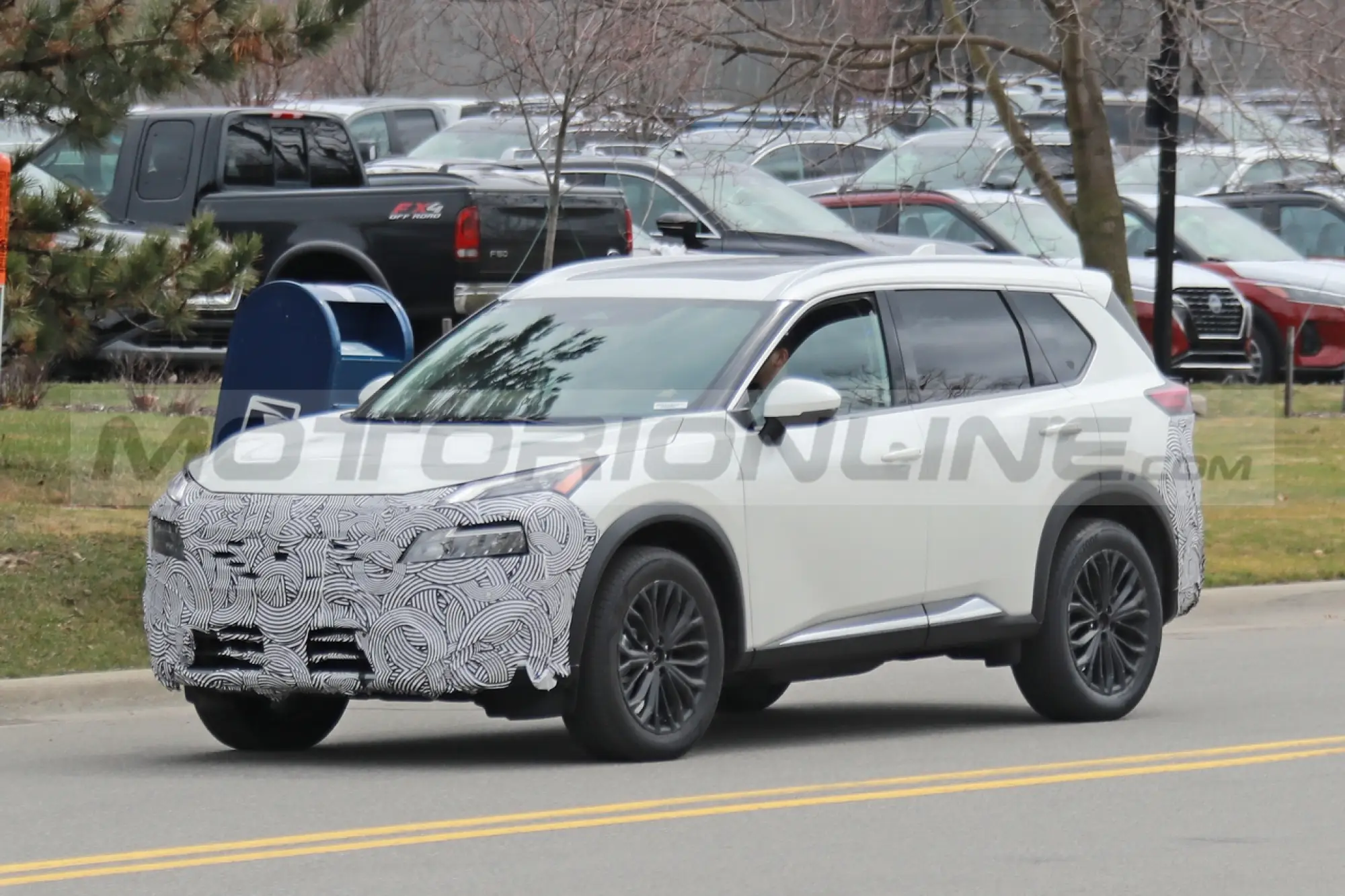 Nissan Rogue 2024 - Foto Spia 12-04-2023 - 1