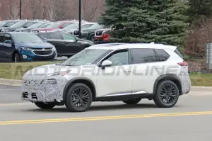 Nissan Rogue 2024 - Foto Spia 12-04-2023 - 4