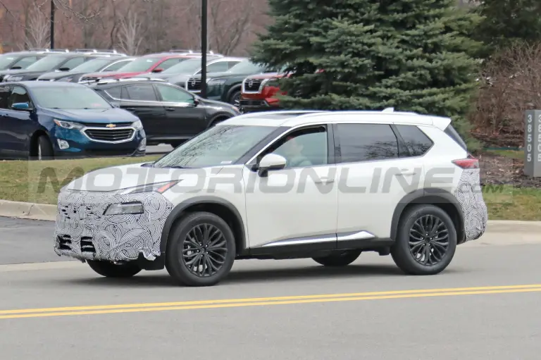 Nissan Rogue 2024 - Foto Spia 12-04-2023 - 4