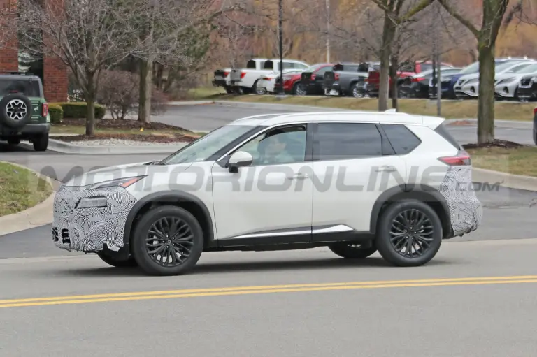 Nissan Rogue 2024 - Foto Spia 12-04-2023 - 3