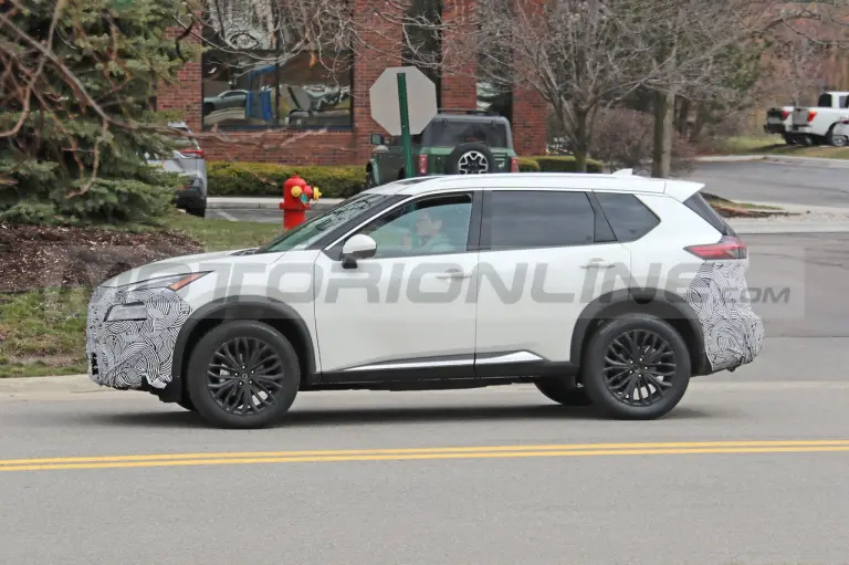 Nissan Rogue 2024 - Foto Spia 12-04-2023 - 6