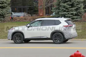 Nissan Rogue 2024 - Foto Spia 12-04-2023 - 10