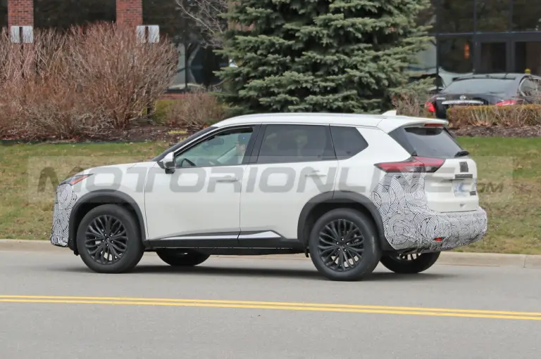 Nissan Rogue 2024 - Foto Spia 12-04-2023 - 8