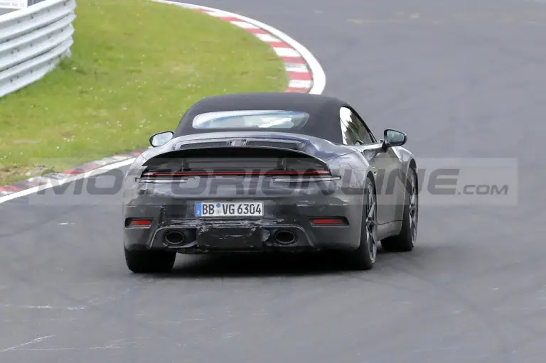 Porsche 911 Cabrio 2024 - Foto Spia 12-04-2023 - 10