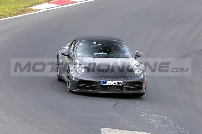 Porsche 911 Cabrio 2024 - Foto Spia 12-04-2023 - 4