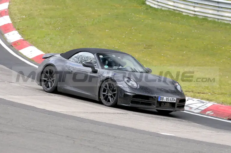 Porsche 911 Cabrio 2024 - Foto Spia 12-04-2023 - 2