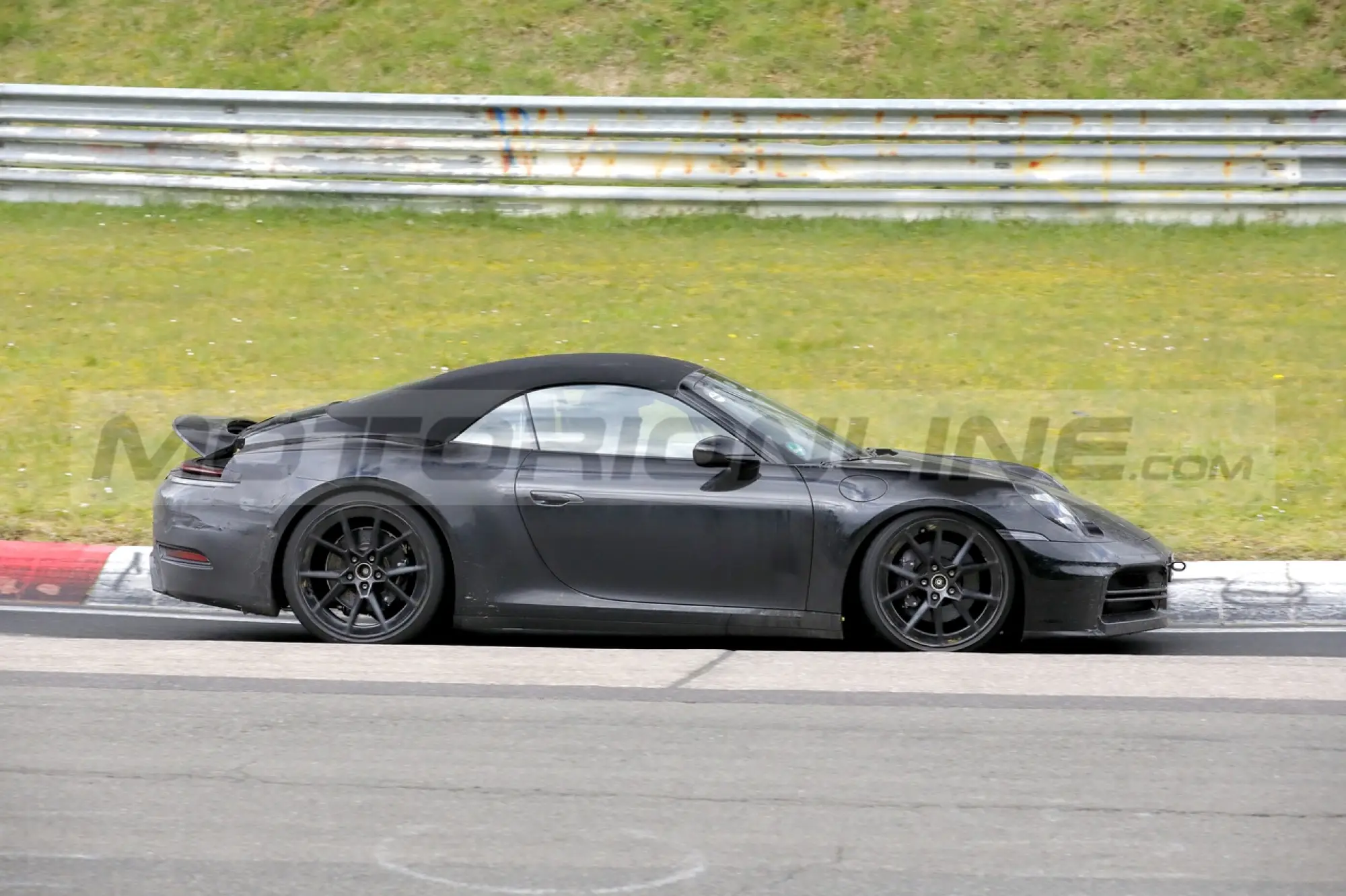 Porsche 911 Cabrio 2024 - Foto Spia 12-04-2023 - 1