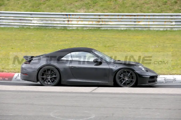 Porsche 911 Cabrio 2024 - Foto Spia 12-04-2023 - 1