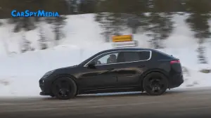 Porsche Macan EV prototipi test invernali