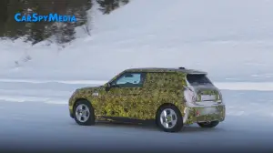 Mini Cooper EV 2024 prototipi test invernali