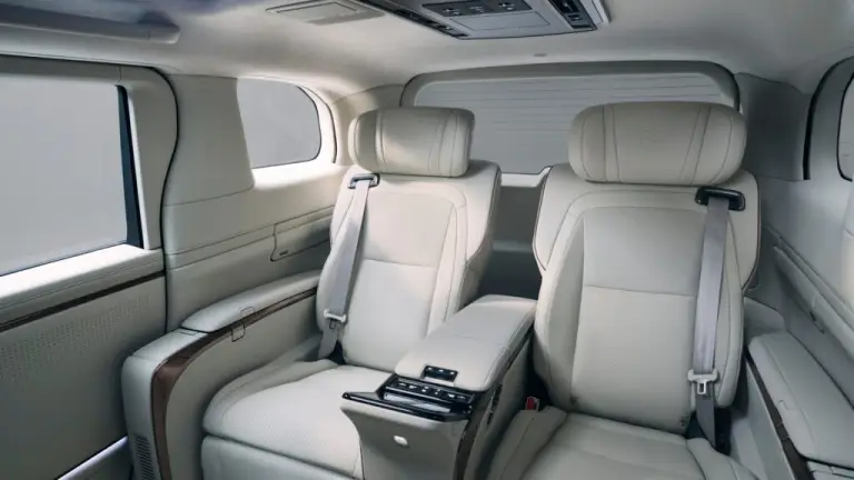 Lexus LM 2024 - 42