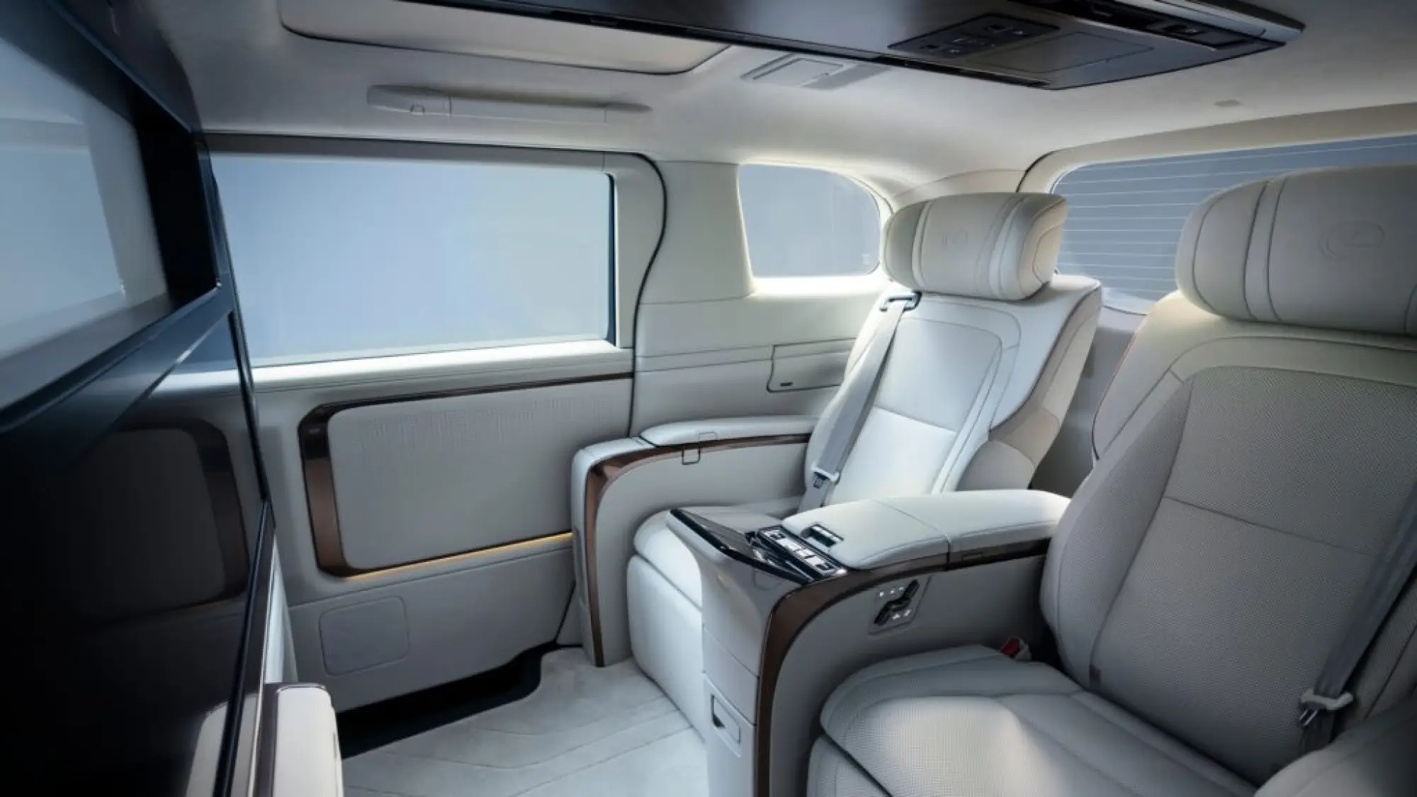 Lexus LM 2024 - 40