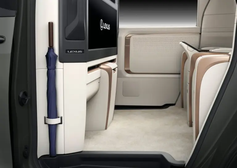 Lexus LM 2024 - 24