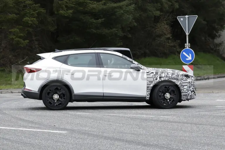 Cupra Formentor 2024 - Foto Spia 19-04-2023 - 12