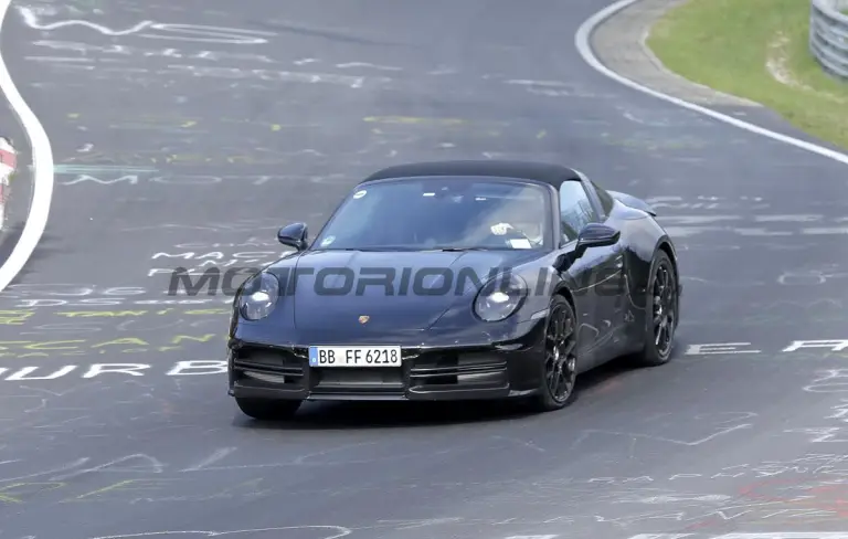 Porsche 911 Targa 2024 - Foto spia 20-04-2023 - 3