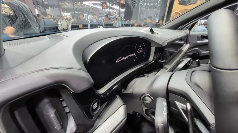 Porsche Cayenne 2023 - Salone di Shanghai 2023 - 5