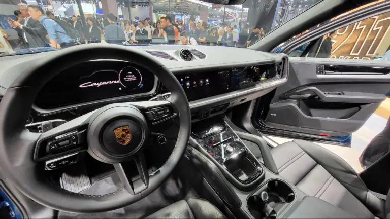 Porsche Cayenne 2023 - Salone di Shanghai 2023 - 3