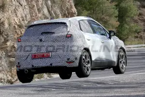 Renault Captur 2024 - Foto Spia 25-04-2023