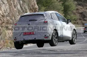 Renault Captur 2024 - Foto Spia 25-04-2023