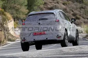 Renault Captur 2024 - Foto Spia 25-04-2023