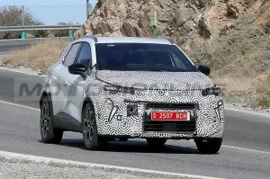 Renault Captur 2024 - Foto Spia 25-04-2023
